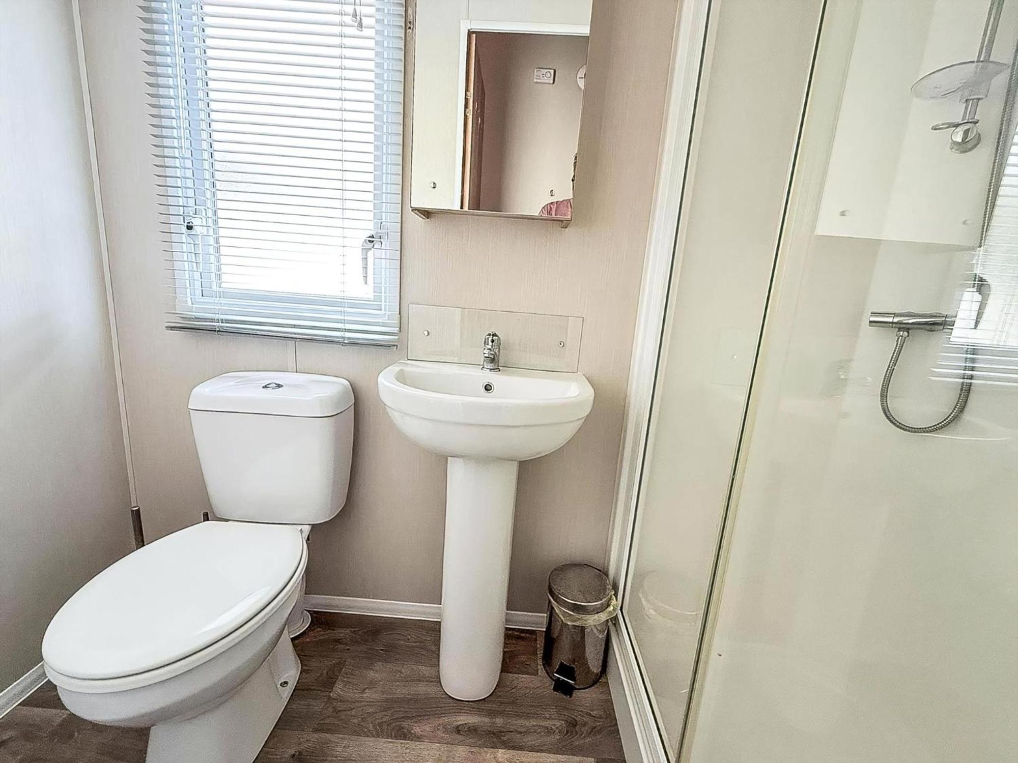Beautiful Caravan For Hire With A Partial Sea View In Suffolk Ref 32042Az Lowestoft Esterno foto