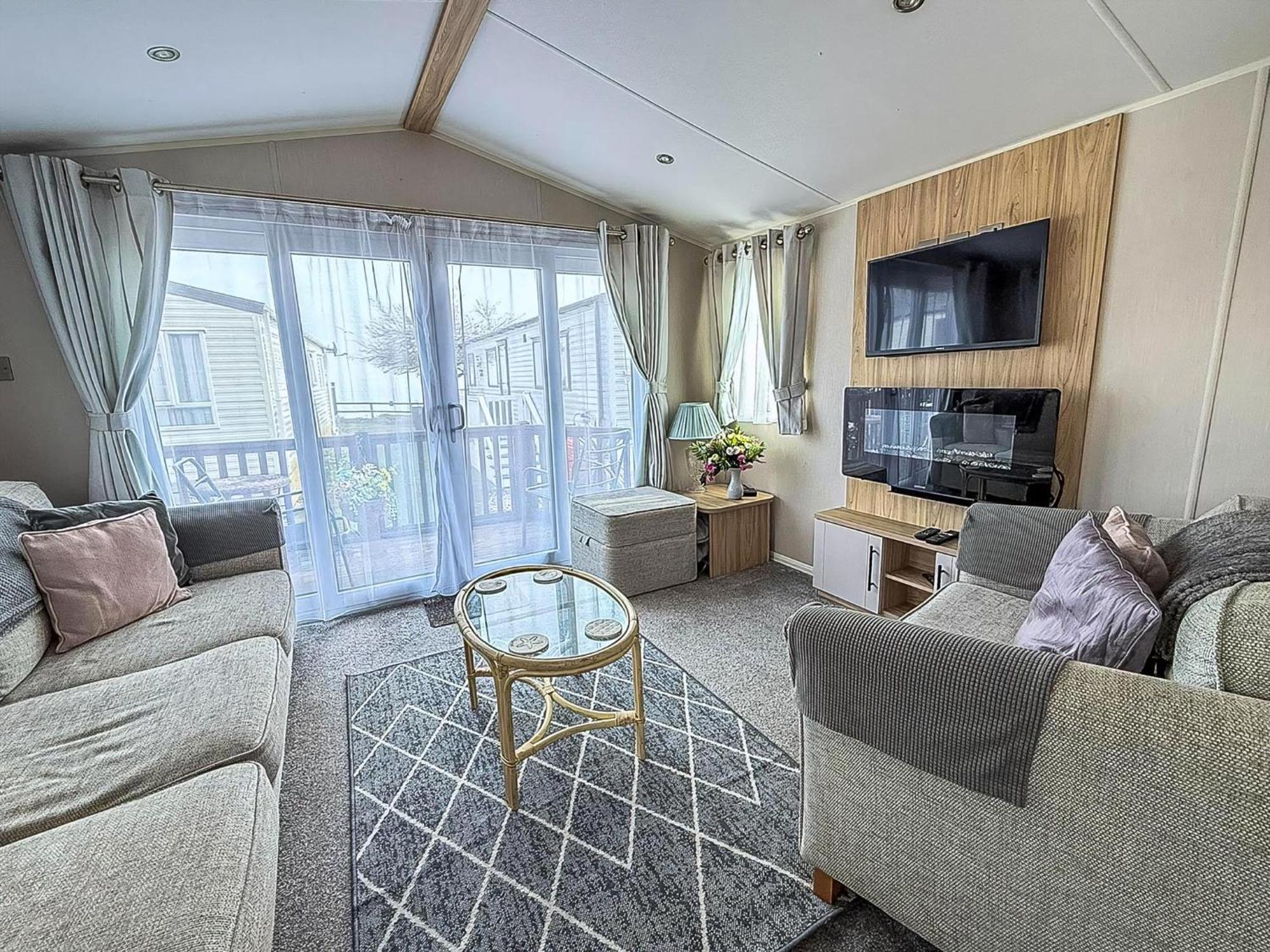 Beautiful Caravan For Hire With A Partial Sea View In Suffolk Ref 32042Az Lowestoft Esterno foto